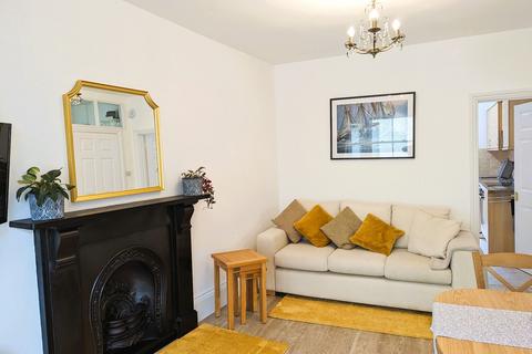 2 bedroom flat to rent, Flat 3 , Marlen House, Lower Frog Street, Tenby