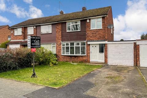 3 bedroom semi-detached house to rent, Buckingham Grove, Kingswinford