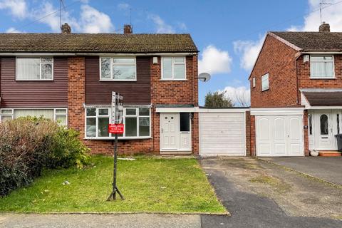 3 bedroom semi-detached house to rent, Buckingham Grove, Kingswinford