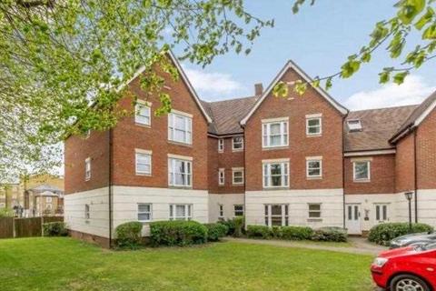 2 bedroom apartment to rent, Cedar Avenue West, Chelmsford