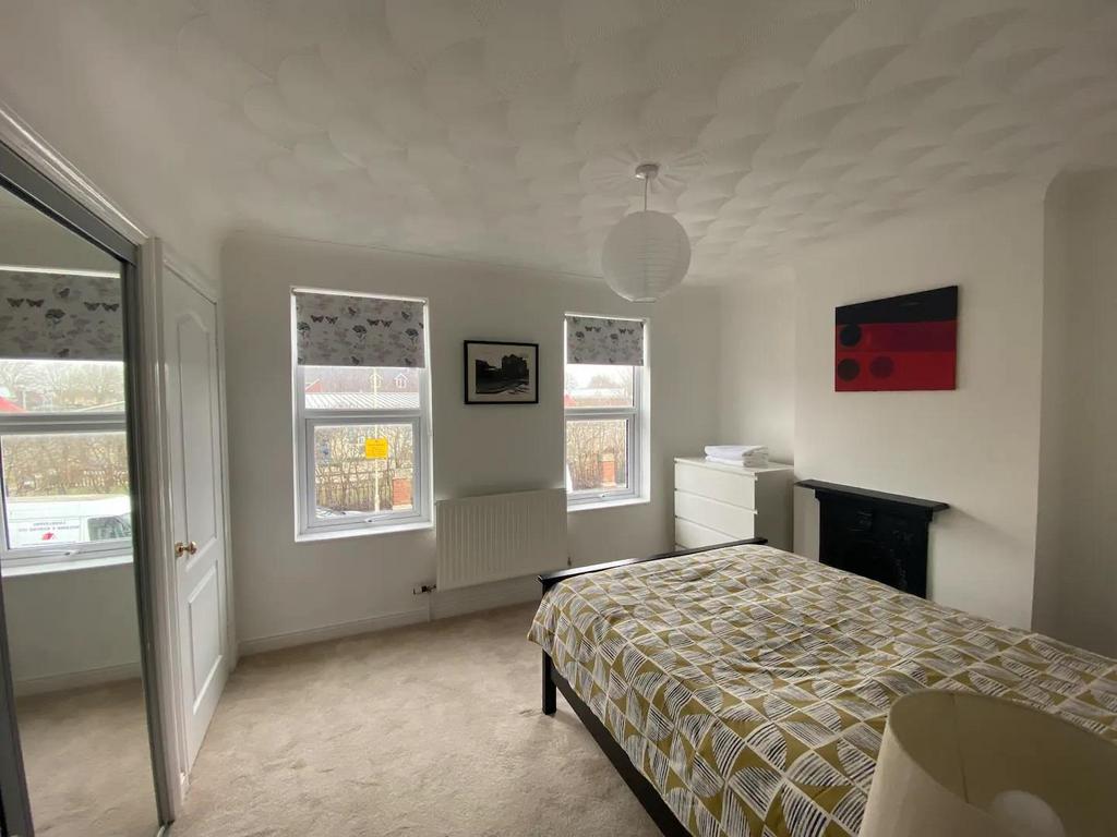 Bedroom 1 II.jpg