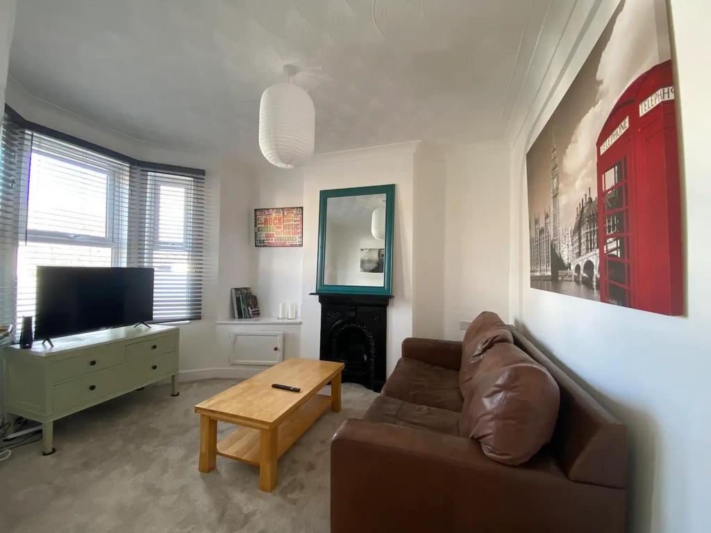 Bedroom 4.jpg
