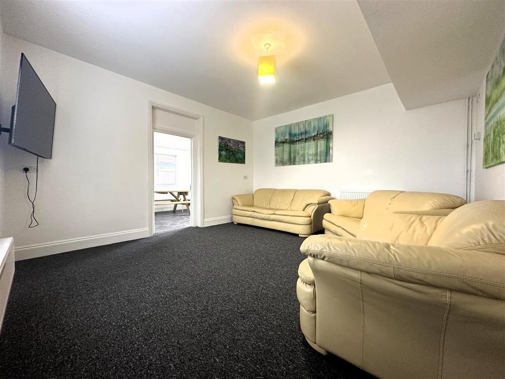Lounge II.jpg