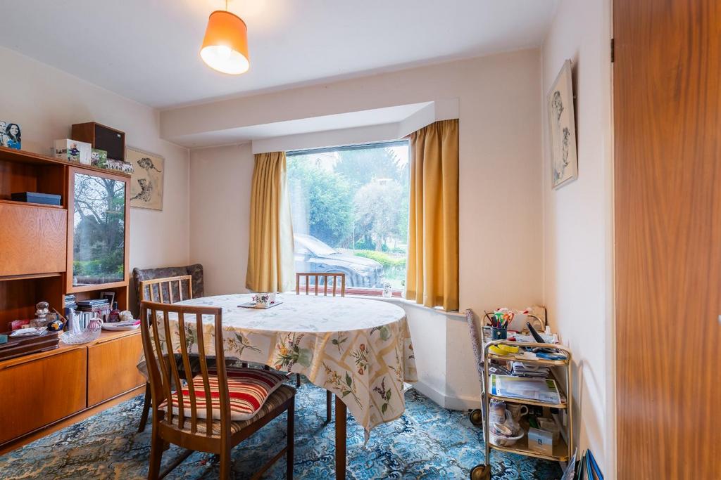 DINING ROOM-1.jpg