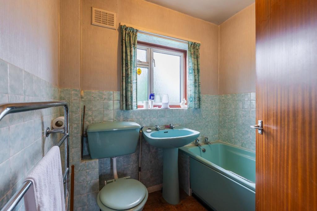 BATHROOM-1.jpg