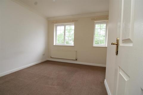 2 bedroom end of terrace house to rent, Kedleston Road, Peterborough