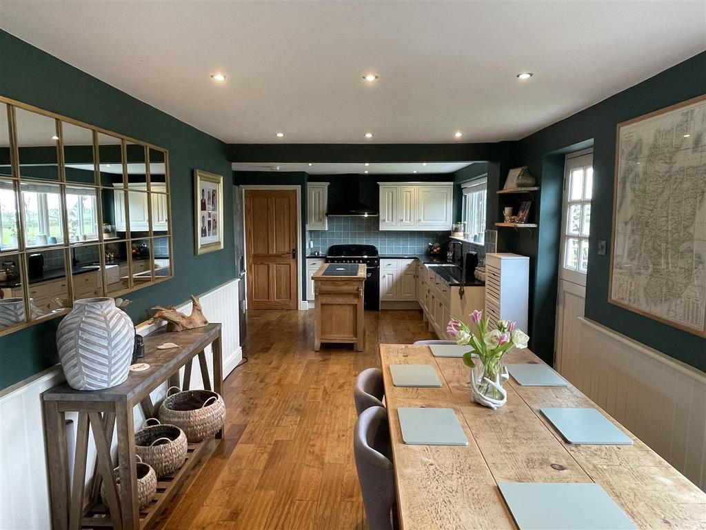 Kitchen Dining Room.JPG