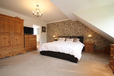 4 bedroom detached house for sale, Main Road, Hextable, Swanley
