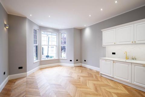 2 bedroom flat to rent, Dennington Park Road, West Hampstead NW6
