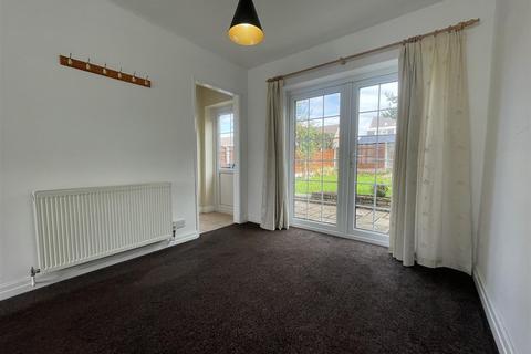 3 bedroom semi-detached house to rent, Delfur Road, Bramhall, Stockport