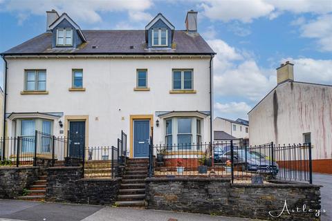 4 bedroom townhouse for sale, Heathland Way, Llandarcy, Neath