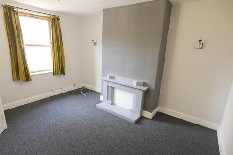 2 bedroom house to rent, South Street, Morley, Leeds