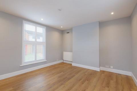 1 bedroom flat to rent, London Road, Riverhead TN13 2DT