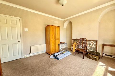 3 bedroom semi-detached house for sale, Astley Avenue, Swillington, Leeds