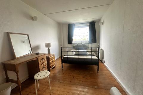 2 bedroom flat for sale, Battersea Park Road, London SW11