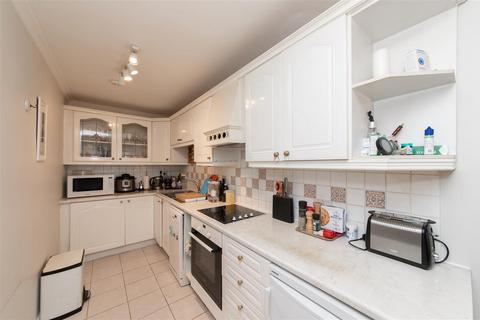 2 bedroom flat for sale, Holden Avenue, London