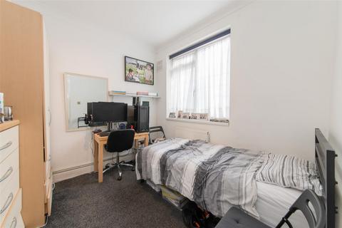 1b Ridge Close, London, NW4 1ER