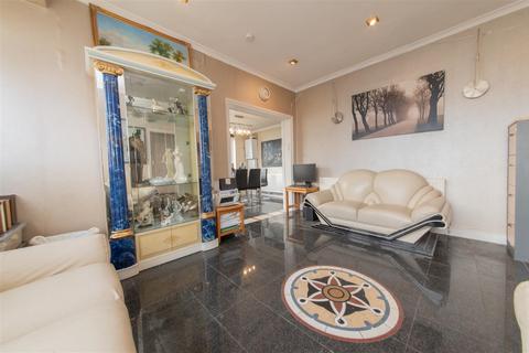 1b Ridge Close, London, NW4 1ER