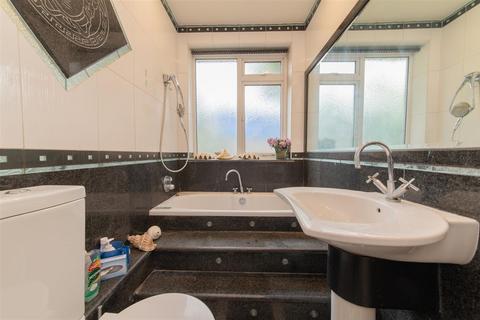 1b Ridge Close, London, NW4 1ER