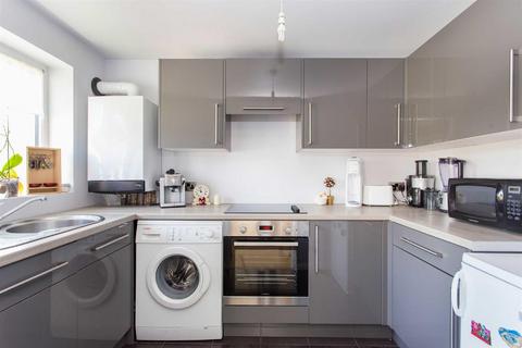 1 bedroom flat to rent, Greenway Close, Friern Barnet