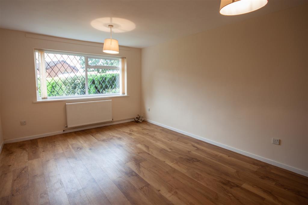 Heath View, Cannock Road, Heath Hayes, Cannock, WS12 3HS 2 bed flat to