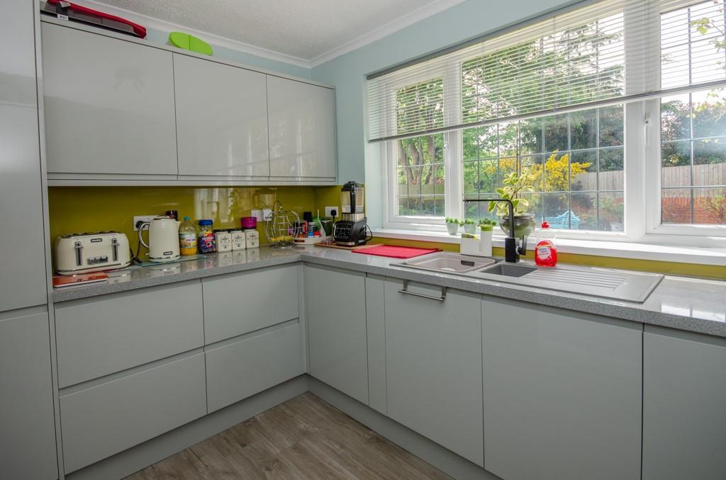 Kitchen 2.jpg