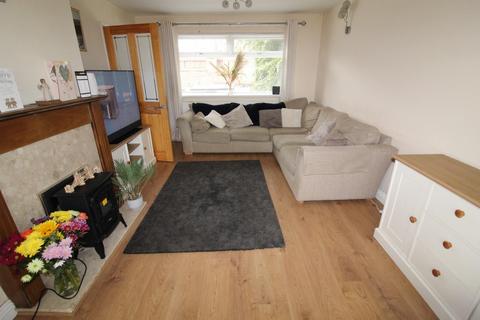 3 bedroom end of terrace house to rent, Standale Crescent, LS28 7JQ
