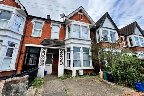 1 bedroom ground floor flat to rent, Boscombe Road, Southend-On-Sea