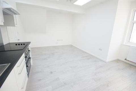 1 bedroom flat to rent, 24b High Street Cobham Surrey