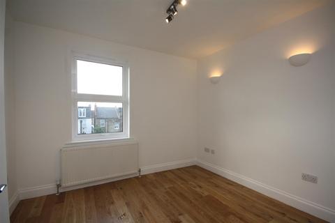2 bedroom flat to rent, High Street, Harlesden