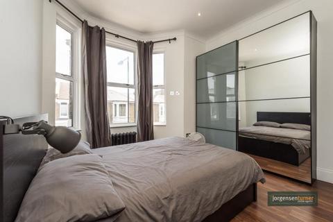 3 bedroom flat to rent, Bloemfontein Road, Shepherds Bush, London