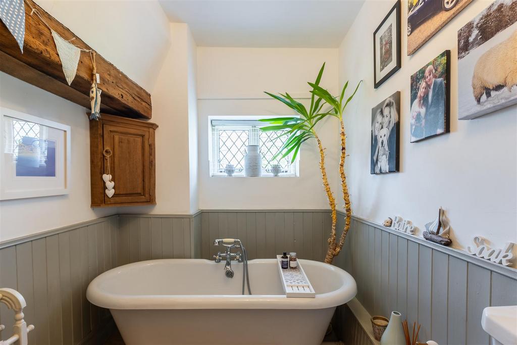 BATHROOM 1.jpg