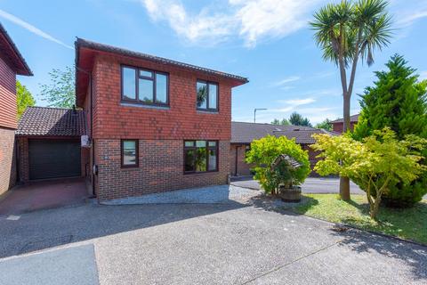 10 Amport Close, Lychpit, Basingstoke, RG24 8UU
