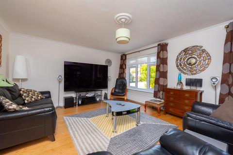 10 Amport Close, Lychpit, Basingstoke, RG24 8UU