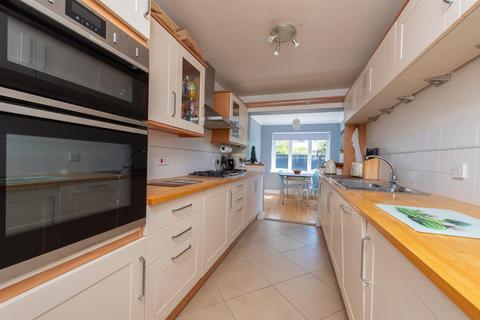 10 Amport Close, Lychpit, Basingstoke, RG24 8UU