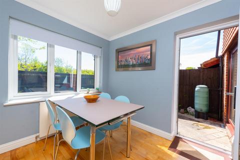 10 Amport Close, Lychpit, Basingstoke, RG24 8UU