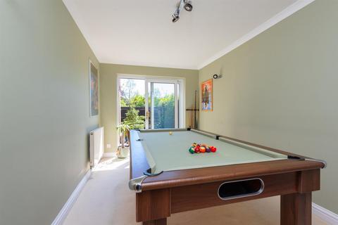 10 Amport Close, Lychpit, Basingstoke, RG24 8UU