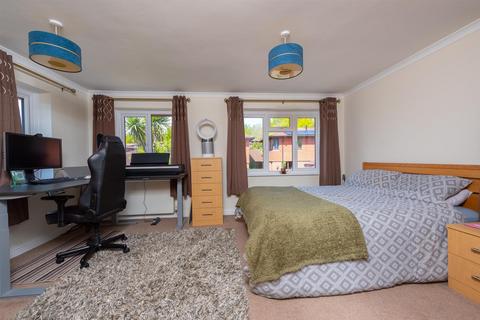 10 Amport Close, Lychpit, Basingstoke, RG24 8UU