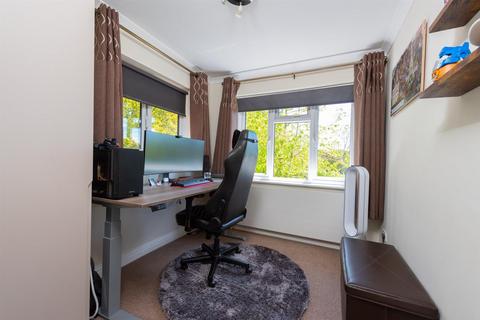 10 Amport Close, Lychpit, Basingstoke, RG24 8UU