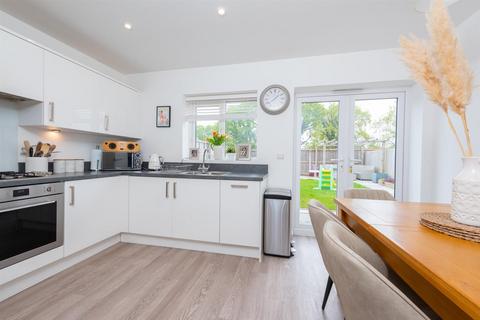 7 Church Acre, Oakley, Basingstoke, RG23 7GH