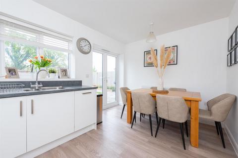 7 Church Acre, Oakley, Basingstoke, RG23 7GH