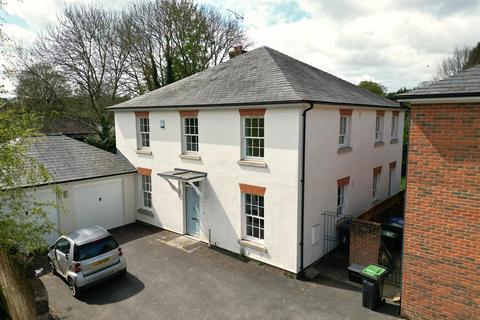 4 bedroom detached house to rent, Manor Garden, Salisbury SP4