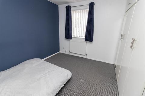 2 bedroom terraced house to rent, St. Johns Place, Gateshead NE10