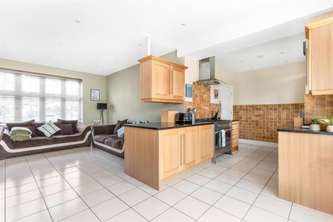 38 Marlpit Lane, Coulsdon, CR5 2HB