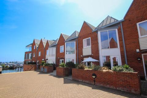 2 bedroom townhouse for sale, Ainslie Place, Lymington, SO41