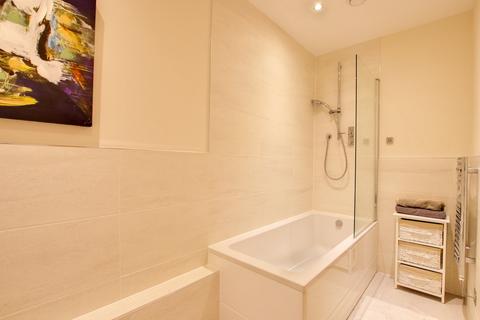 35 Ainslie Place, Lymington, SO41 9PX