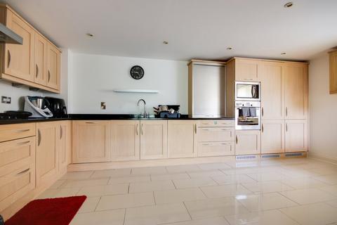 2 bedroom apartment for sale, Avenue Road, Lymington, SO41