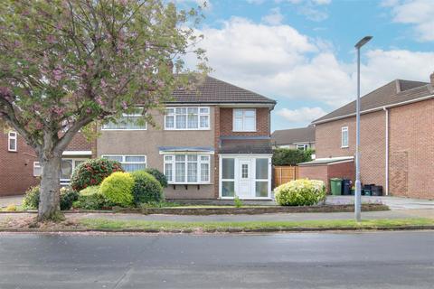 3 bedroom semi-detached house for sale, Roundmoor Drive, Cheshunt