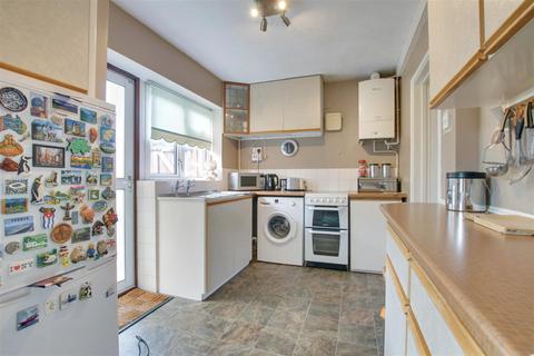 3 bedroom semi-detached house for sale, Roundmoor Drive, Cheshunt