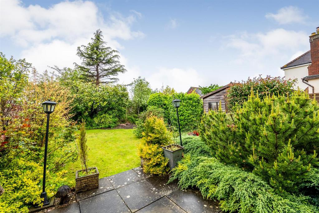 Cheltenham Road, Evesham 3 bed detached house for sale £360,000